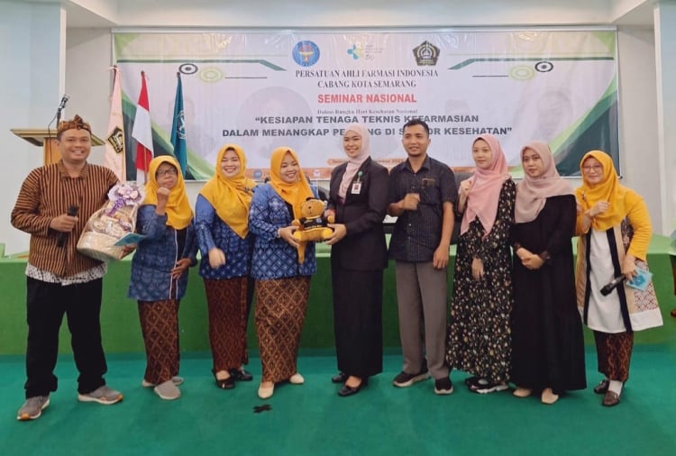 Mahasiswa Farmasi